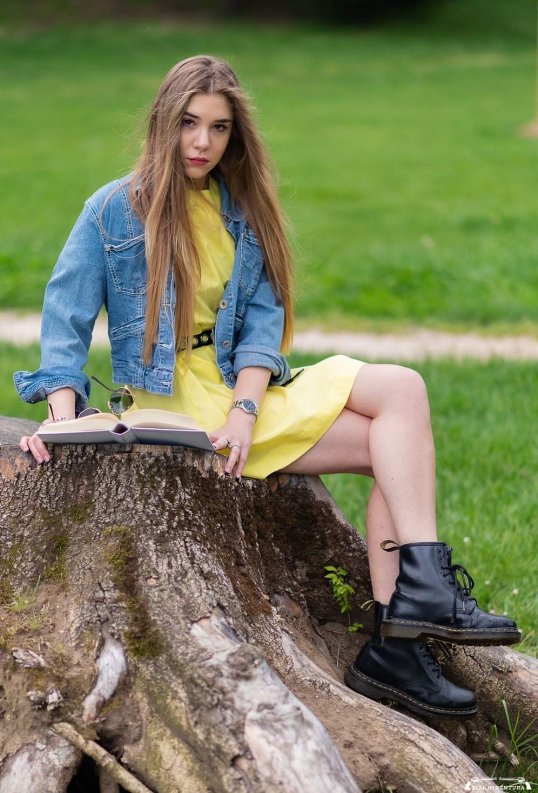 Ah che bella Finestra sul Mondo, la modella – indossatrice Alice Asti, fotografata da Gianni Ventura, al Parco Bonaldi di Crema