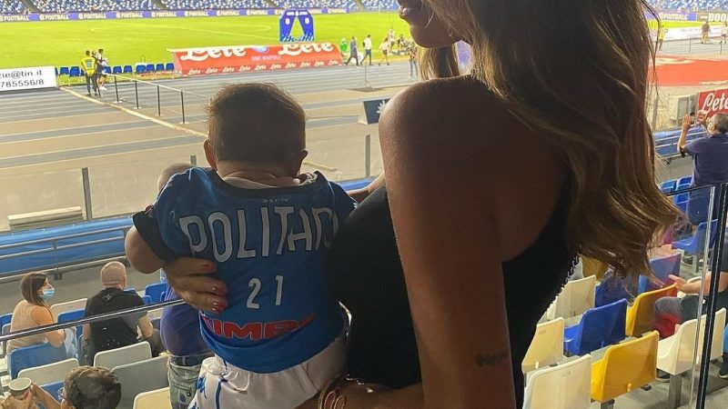Grandioso a Napoli: mamma  Francesca Ginevra porta la neonata Giselle allo stadio Maradona. E il Napule di papà Politano vince e convince…