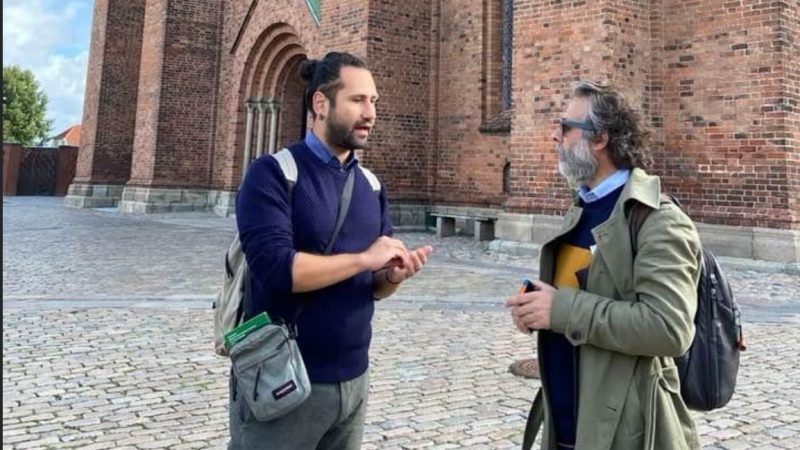 Attenti a quei due: in Danimarca Jacopo Bassi e Alex Corlazzoli si incontrano per parlarle della loro vacanza danese e …