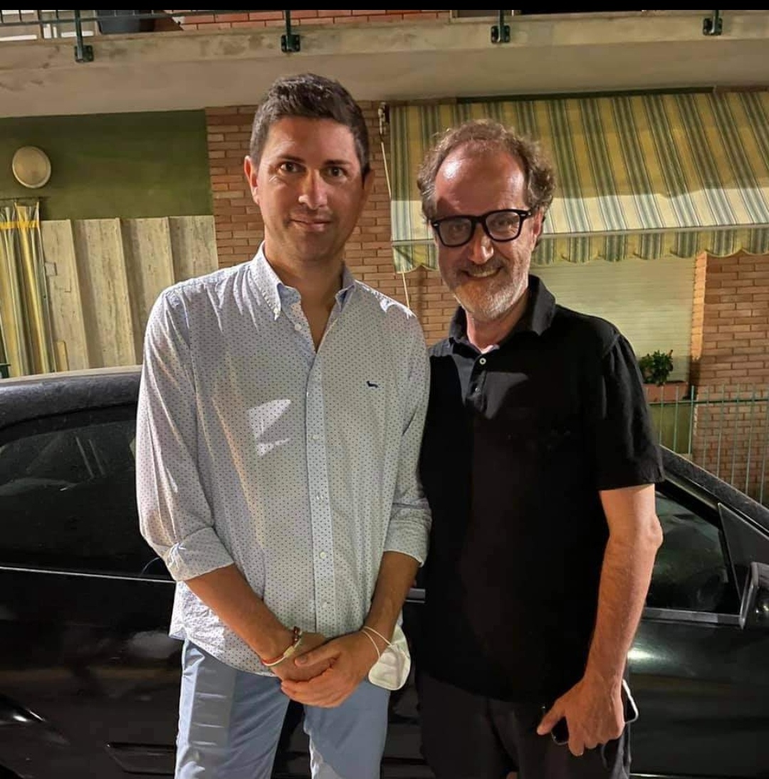 Grandioso a Porto Sant’Elpidio: il PopSindaco d’Italia e Moscazzano Gianluca Savoldi, in vacanza sì è imbattuto nel direttore di Rai 1
