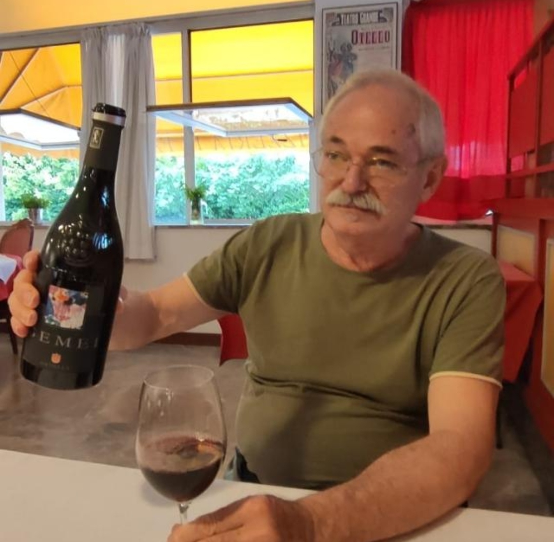 Il guizzo del Pantera Gian Paolo Degnoni: “Stefano Scolari? Un grande Cuoco, genuino come i vini della Cantina Caleffi e le sue Costolette d’Agnello al Braciere fanno sognare”
