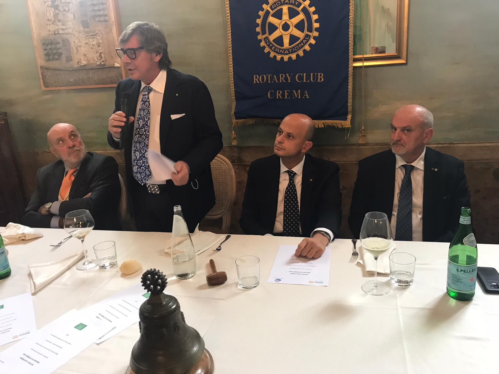 Renato Ancorotti relatore al Rotary Club Crema sul tema: “Cosmesi made in Italy, eccellenza internazionale, traino per la ripresa”