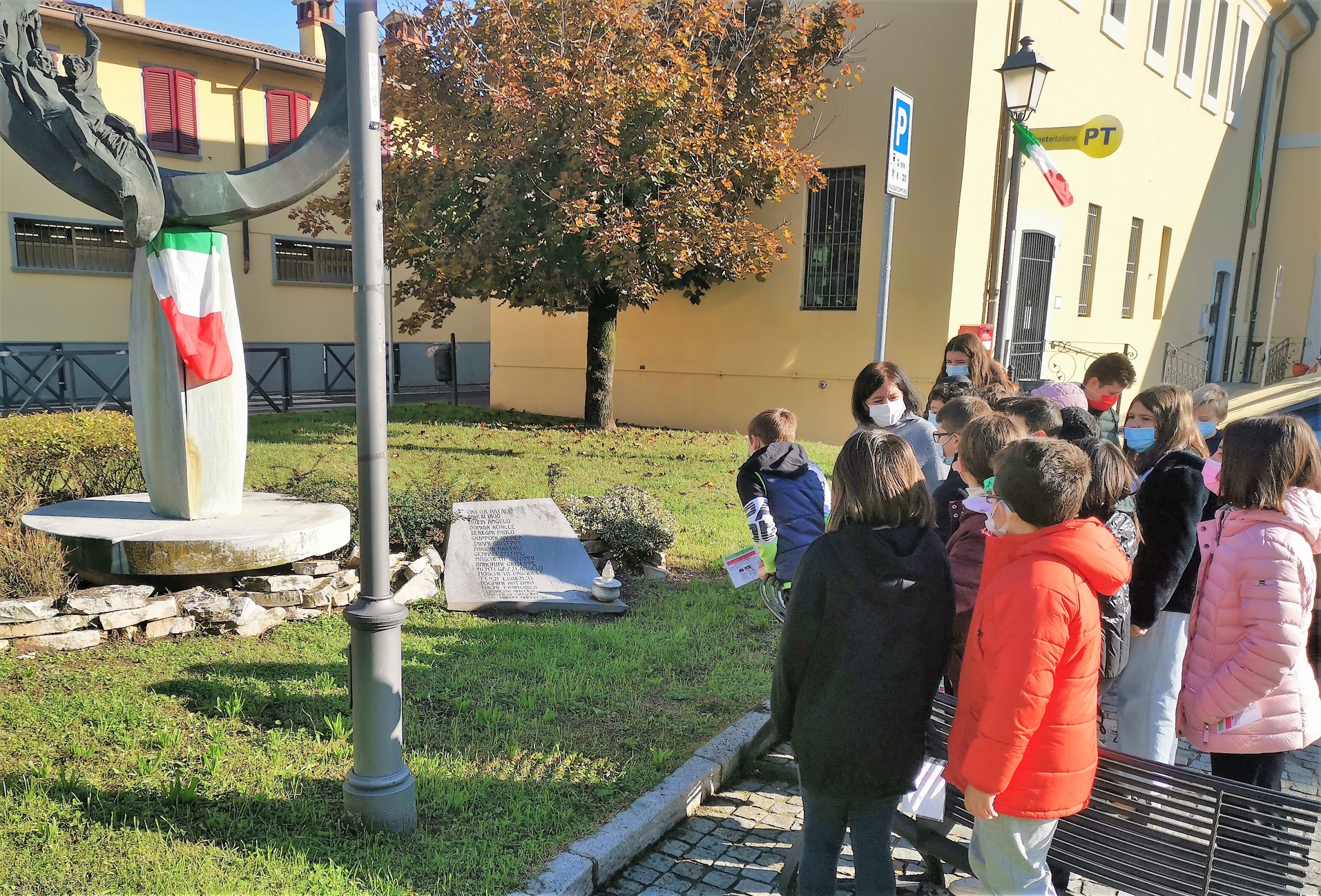 Casale Cremasco Vidolasco, messaggi di pace al monumento dei caduti per il 4 Novembre