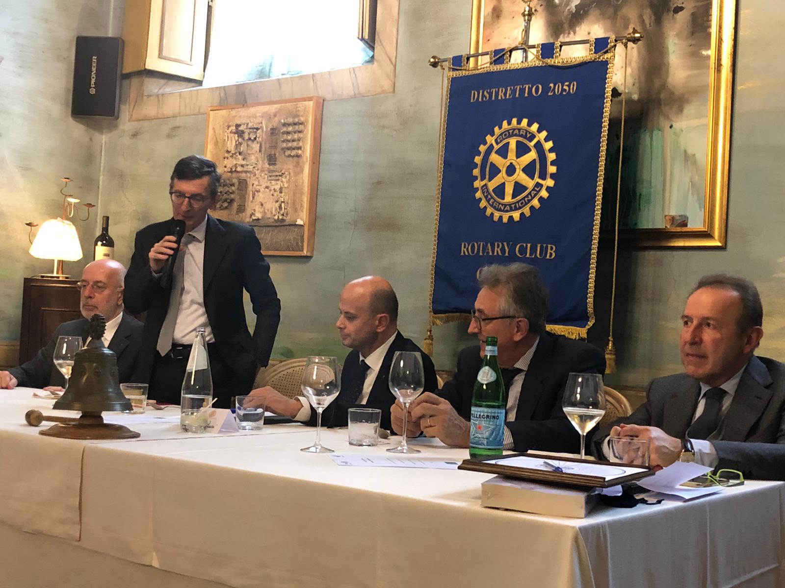 Rotary, Pierantonio Frare ha onorato il bicentenario della morte di Napoleone con una lezione sul Cinque Maggio