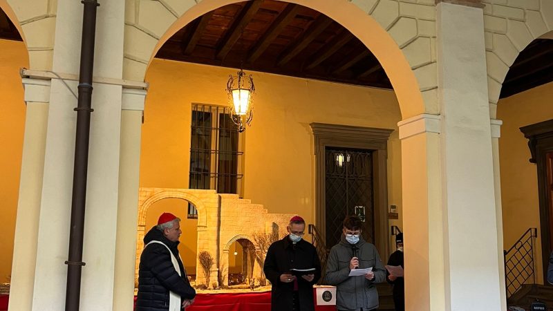 Il presepe Caritas benedetto dal cardinale Konrad Krajewski elemosiniere di papa Francesco