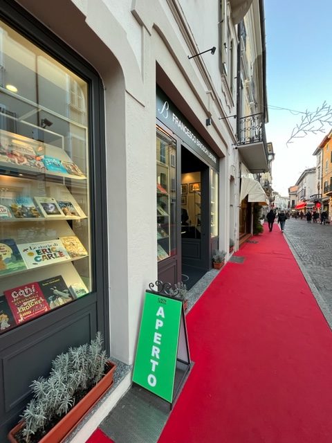 Clamoroso a Crema: la Libreria Cremasca pronta al nuovo trasloco presso le mistiche Scuderie di Palazzo Terni de’ Gregorj