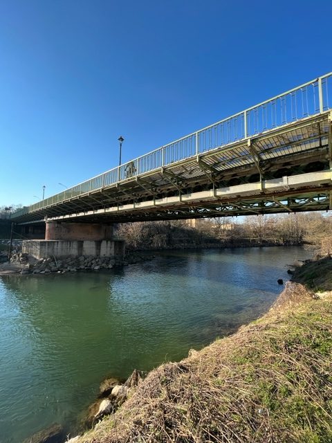 Ok, il ponte sul fiume Serio, praticamente da rifare, beh sarà una brutta gatta da pelare. Ma qualche candidato sindaco ha in mente qualcosa per librare San Bernardino dal traffico?