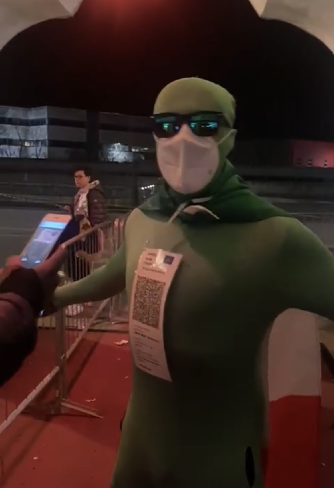 Super Green Pass: il nuovo supereroe del Granducato del Tortello avvistato pure alla discoteca Magika di Bagnolo Cremasco…