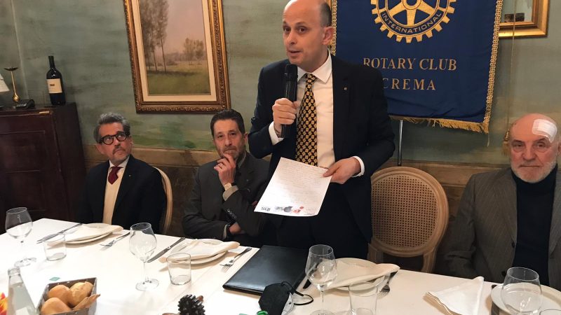 Il Prof. Pietro Pontremoli parla, ai soci del Rotary Club Crema, di “etica rotariana e agire rotariano”