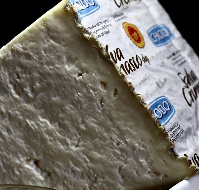La Boutique delle Eccellenze Alimentari Alle Origini e il caseificio Chiodo raccontano la storia leggendaria del formaggio del Granducato del Tortello: il Salva Dop!