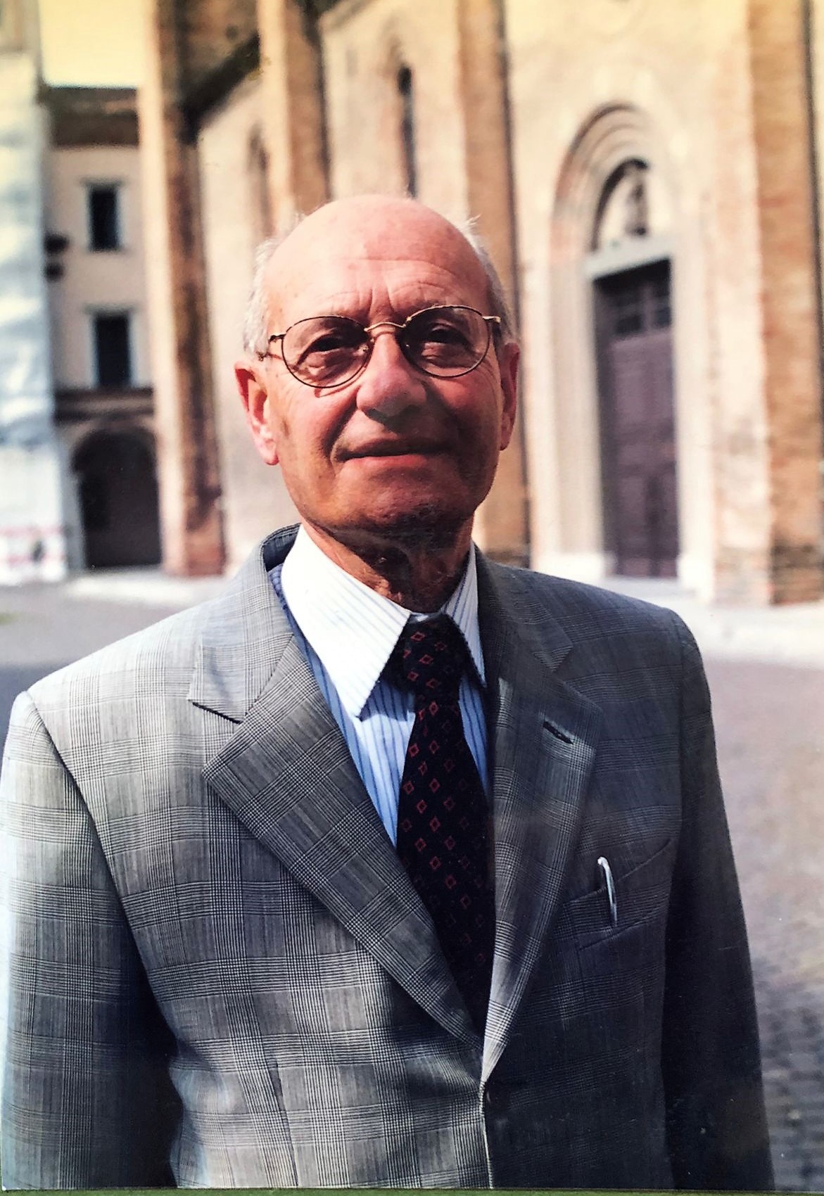 Domenica  il dottor Mario Gazzaniga, compirà 100 anni, auguri da Sussurrandom