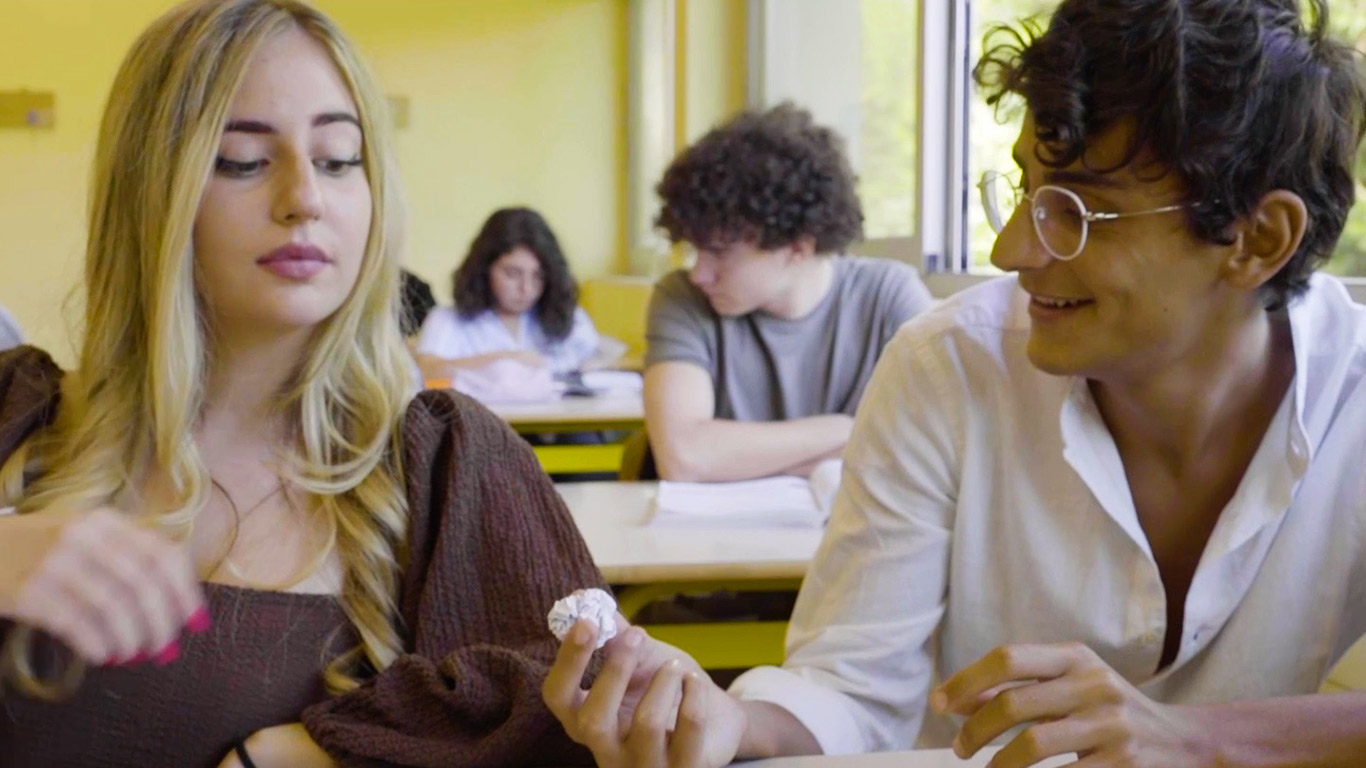Ora online “Scrivimi per sbaglio”, lo short film che racconta l’amore nella Generazione Z