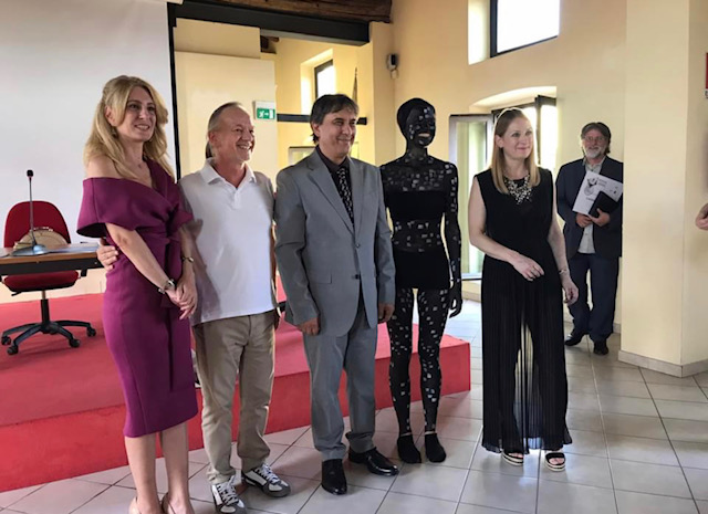 La Biennale di Cremona risorsa artistica luminosa per il territorio e Soncino è un PopBorgo unico e propositivo. I vincitori del concorso tornato in auge…