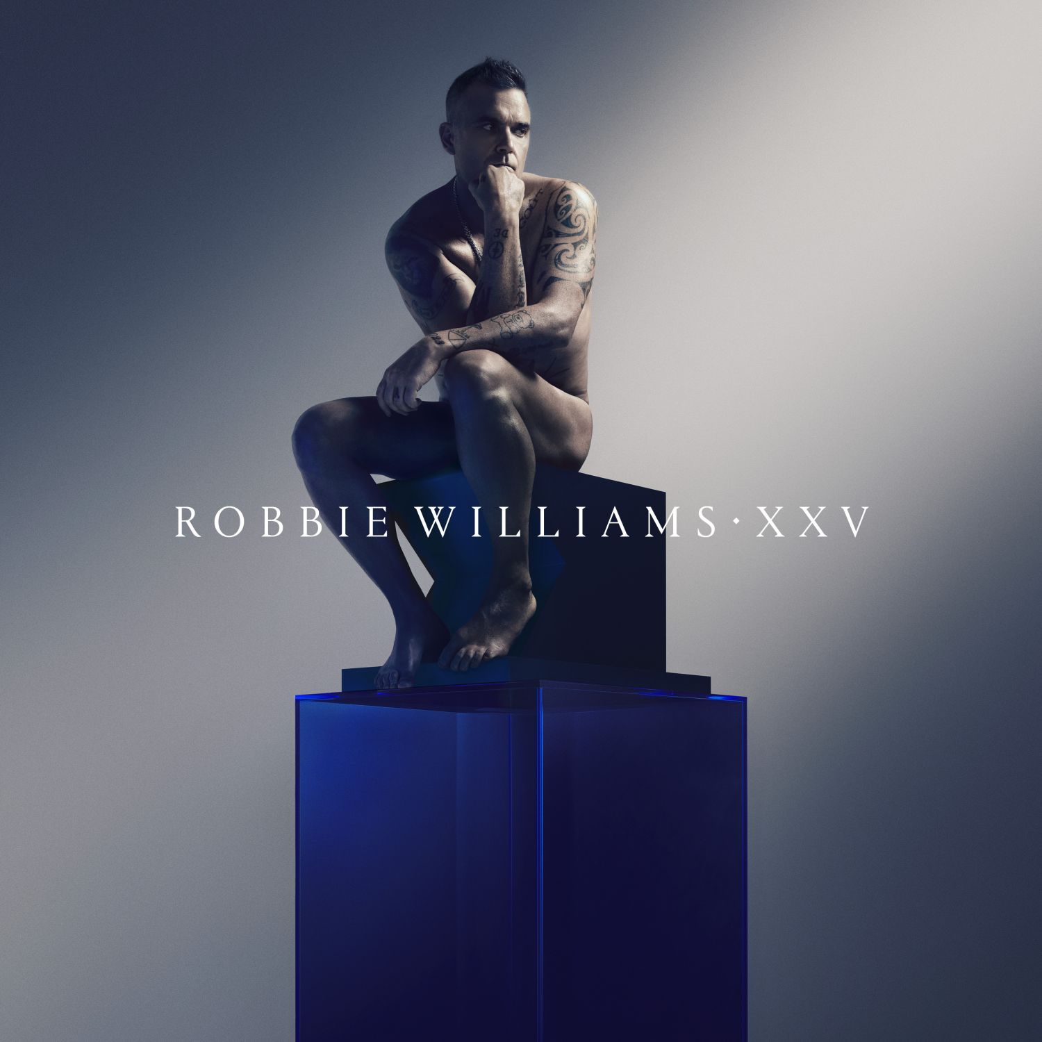 Robbie Williams festeggia i 25 anni di carriera con un album di hit ri-registrate con la Metropole Orkest