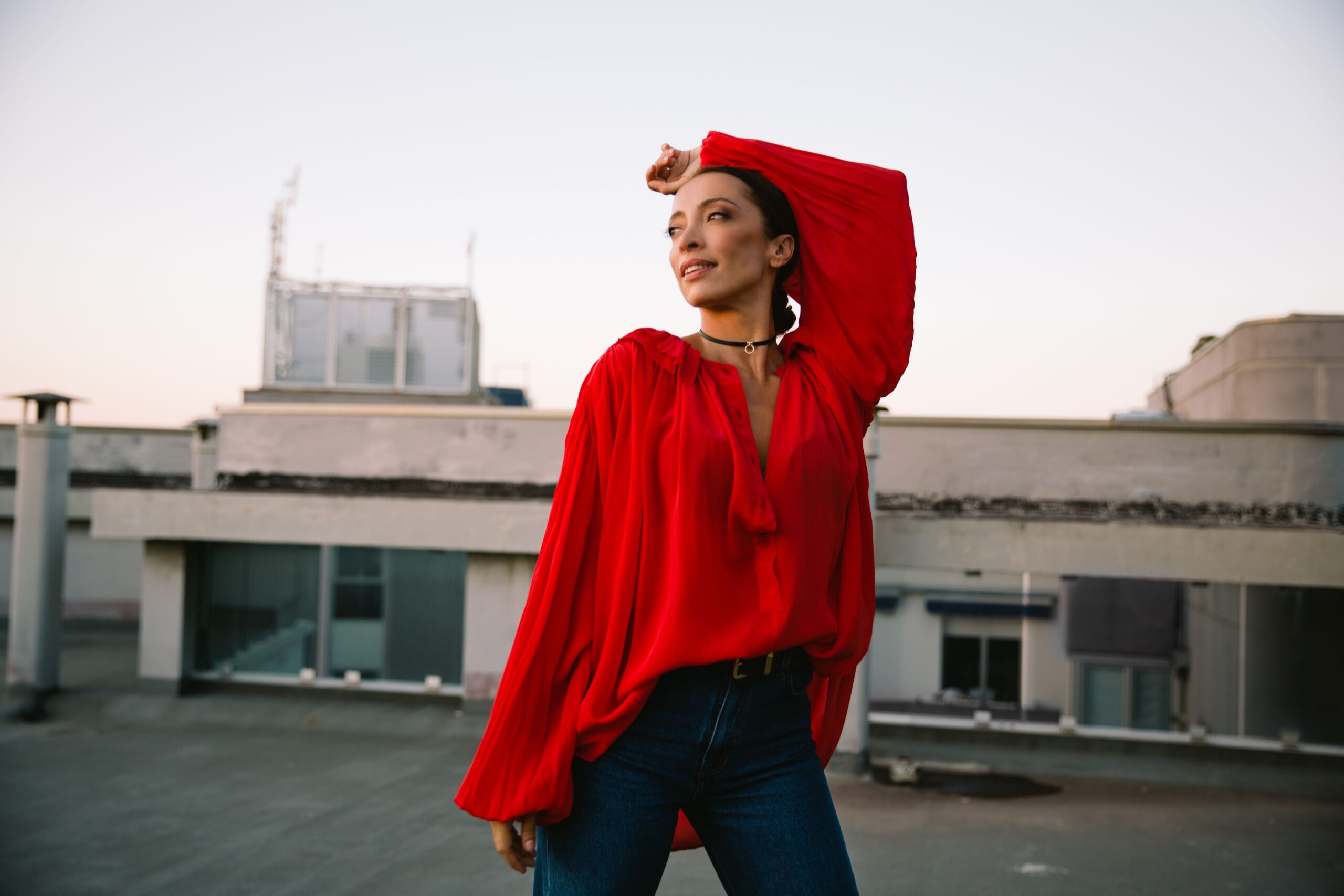 Francesca Maria presenta il suo nuovo singolo Sunshine Walking  “Ritrovare sé stessi camminando nel sole” – un messaggio di speranza al popolo marchigiano
