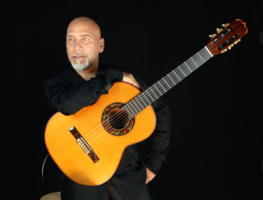 Battisi, 14 grandi successi arrangiati per chitarra: a Cremona il nuovo libro di Roberto Fabbri