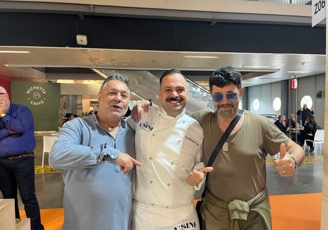 Carramba che sorpresa: Artisti in vari campi, i cugini Usini, riuniti a Milano per i sughi di Chef Alessandro…