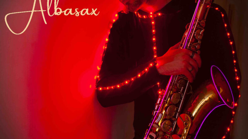 Esce oggi “Stringimi e dimmi che sarà per sempre”, il nuovo singolo di Albasax scritto con Davide Rossi, figlio di Vasco