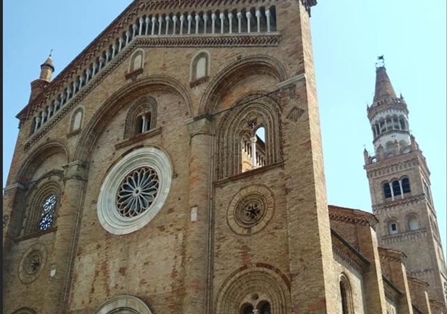 Non sono piovuti coppi da Duomo di Crema, ma pezzi di mattone. Verifiche per capire cosa è successo 