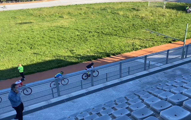 Ivan Quaranta, si emoziona nel rivedere ciclisti in pista al Velodromo di Crema, laddove lui iniziò a pedalare…