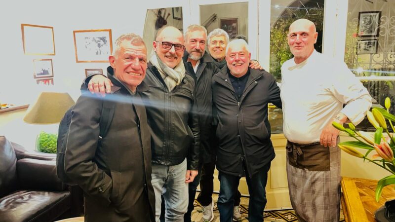 Lo speaker radiofonico di Radio 101 Paolo Dini, con amici e colleghi a cena da Piero Riggio alla ‘Trattoria Toscanini’