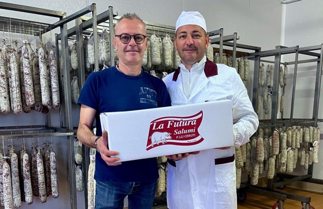 Mister BB Pizza Bruno Aleandro Barbieri, in visita alla premiante Futura salumi. E il 9 giugno abbasserà la saracinesca di via Boldori