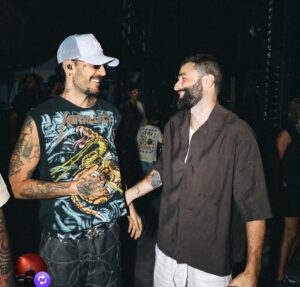 Cino da Bagnolo Cremasco, dopo aver acceso l’estate con la “Testa gira” cantata di Fred De Palma, col rapper cantautore ora lancia “Ragazzino”