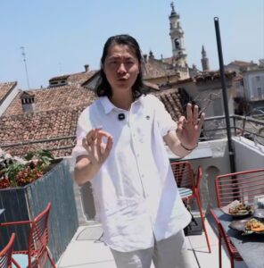 Un’esperienza: gustosa e incredibile, degustando sushi alla carta, magari nella Crema più alta? Sulla terrazza del Wabi si può… 